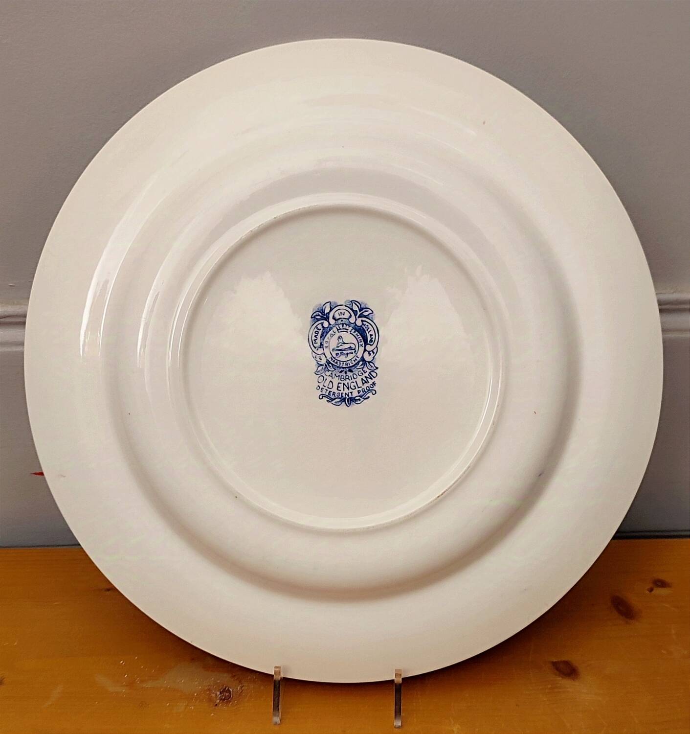 Large Round Dish - Cambridge - Old England