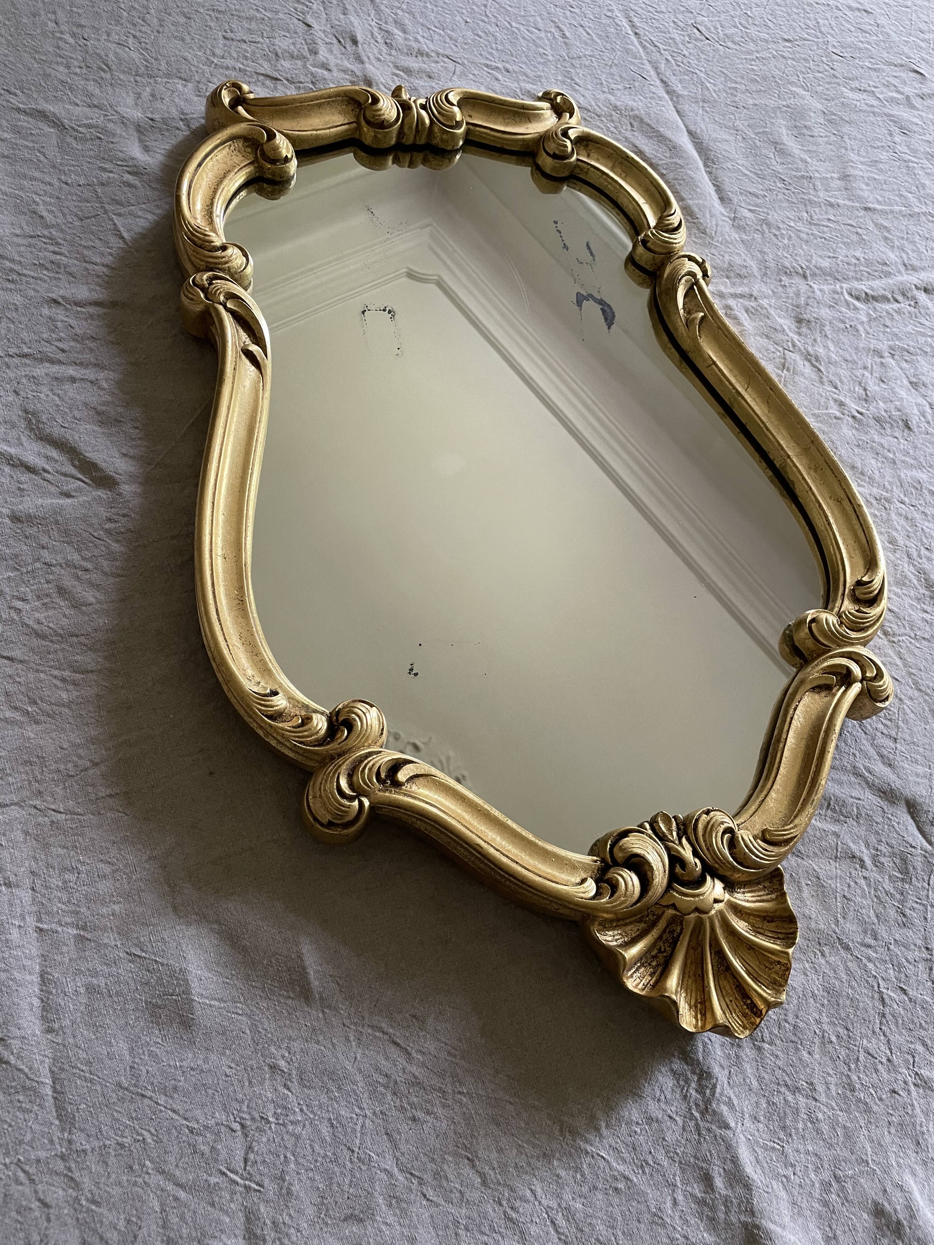 Golden resin rock mirror  42x68cm