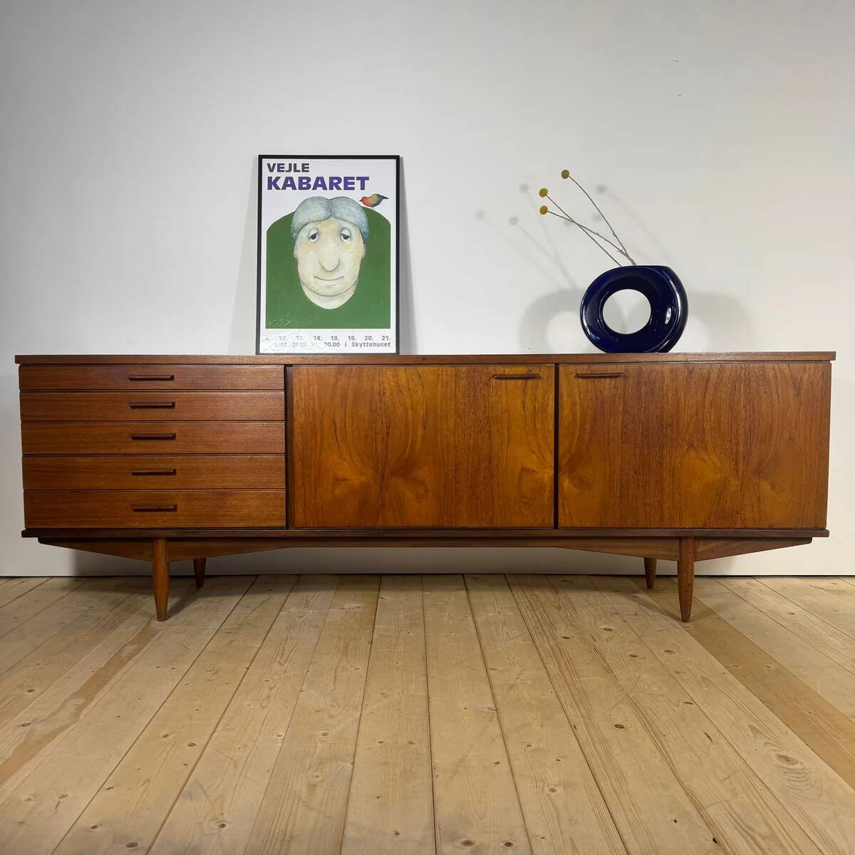 Vintage teak sideboard – Timeless mid-century sideboard