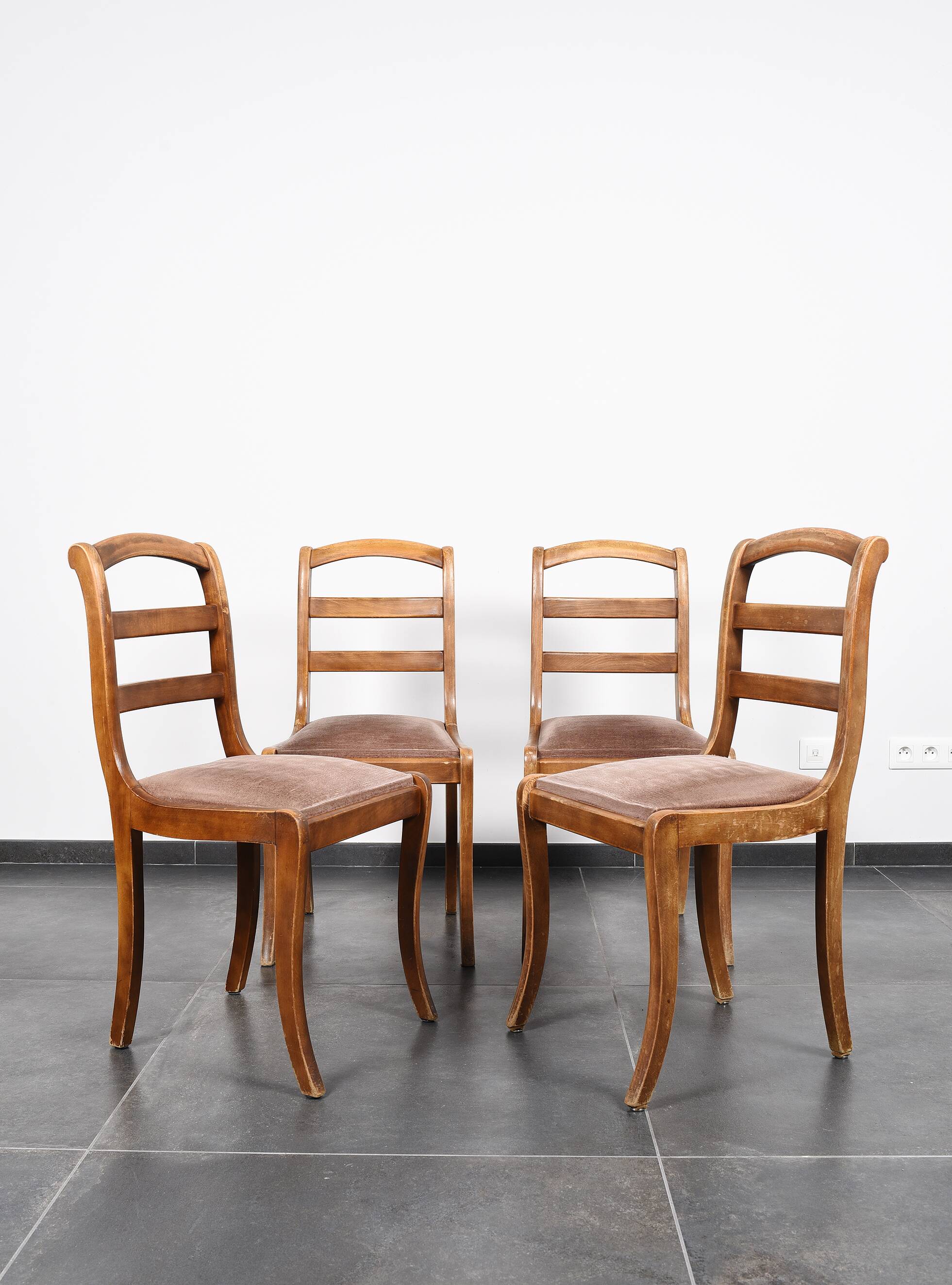 Barrette chairs with saber legs, set of 4