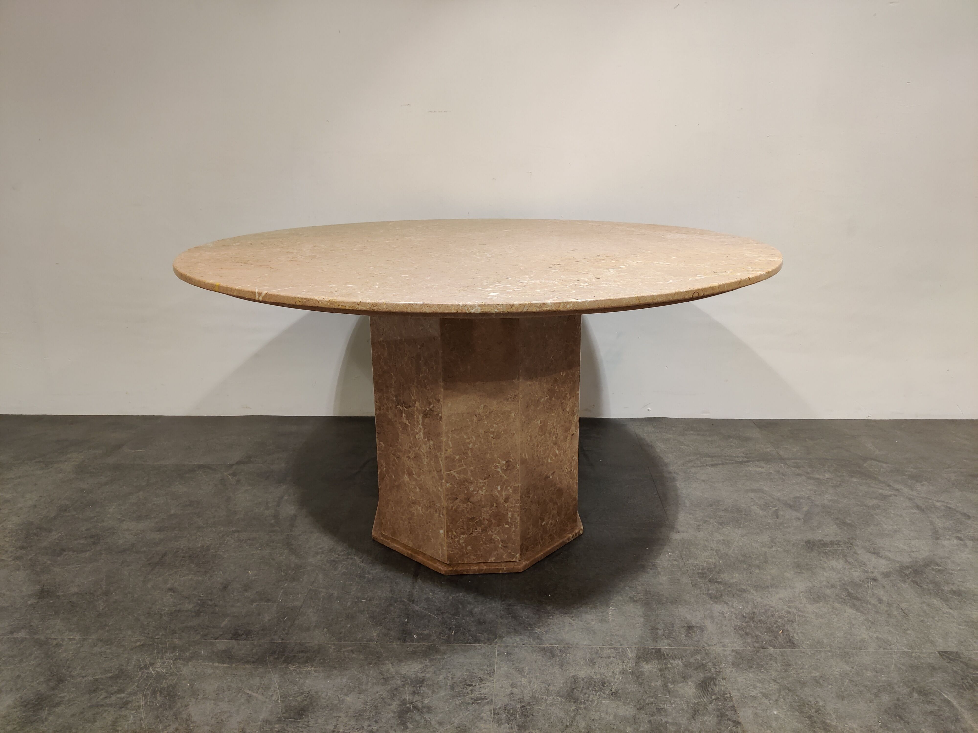 Round italian marble dining table 1970s