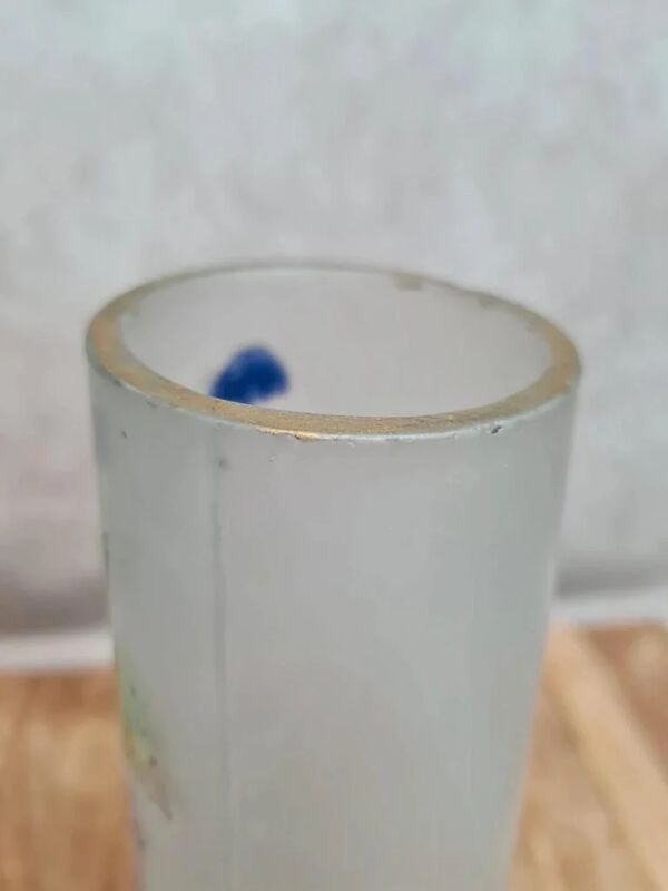 Vase ancien en verre givré décor iris peint main en relief signé Hr