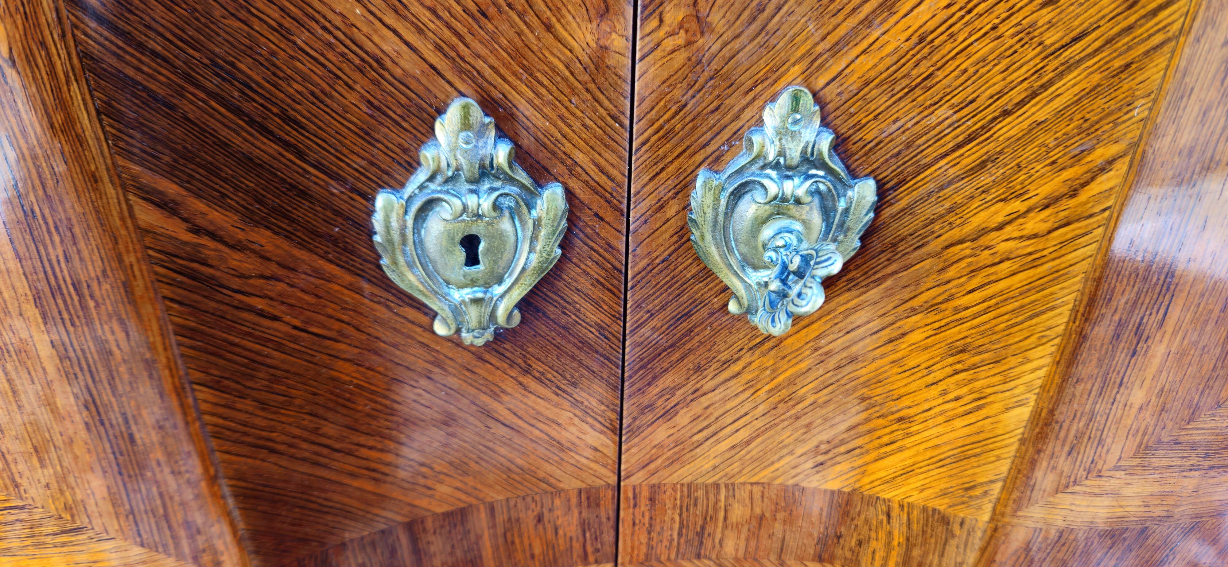 curved buffet in marquetry – Louis XV / Louis XVI Transition style