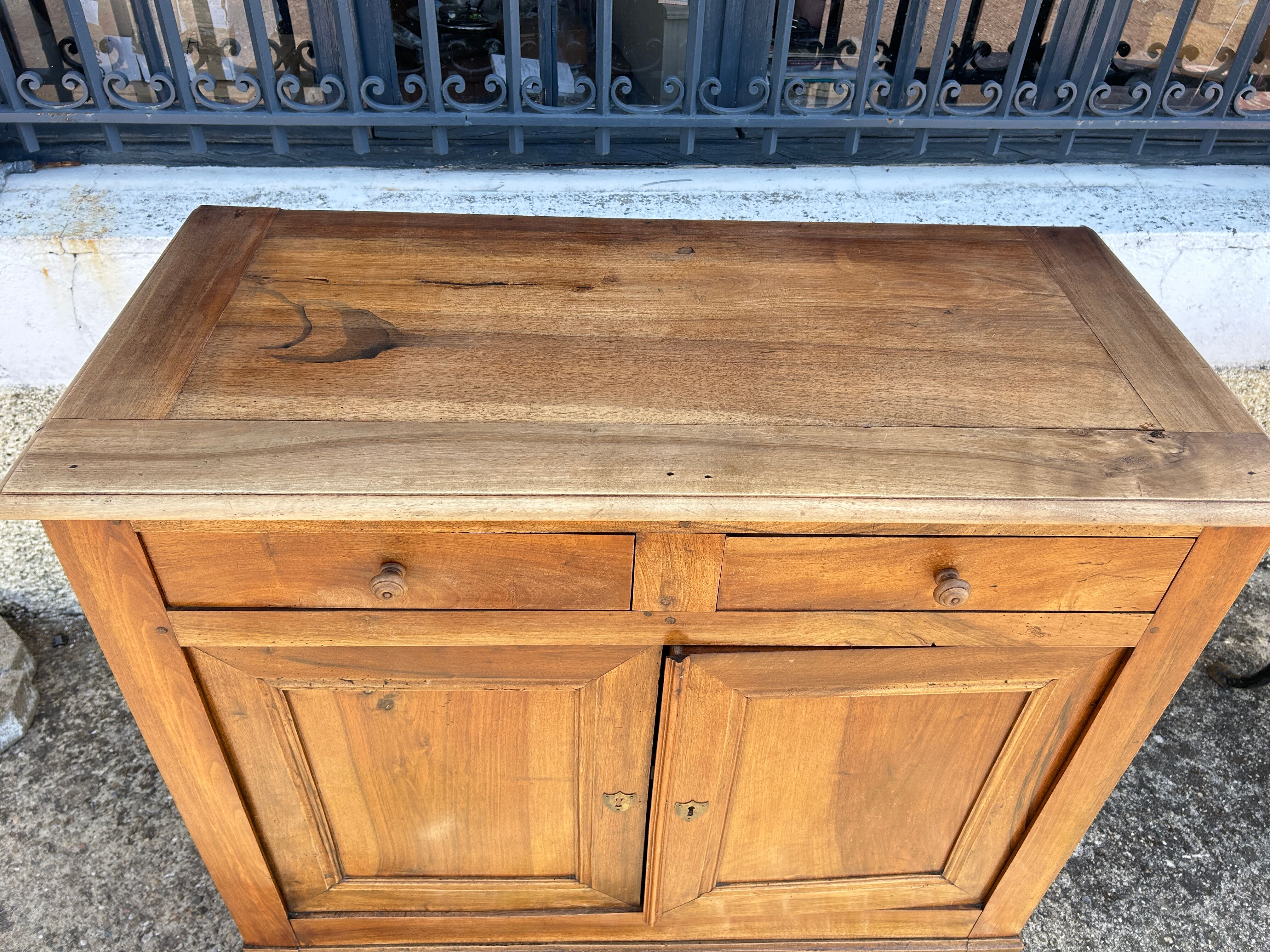 Buffet bas Style Louis Philippe en noyer
