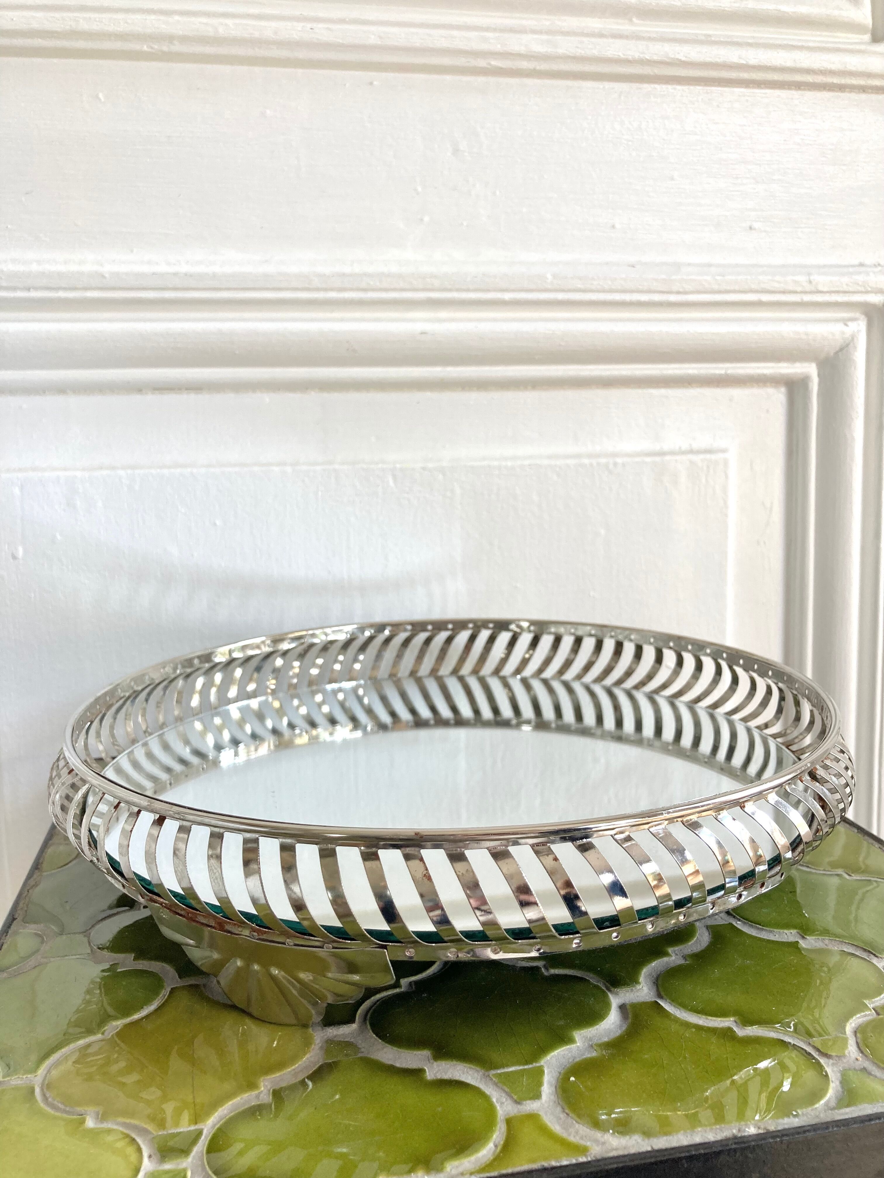 Openwork metal round mirror top