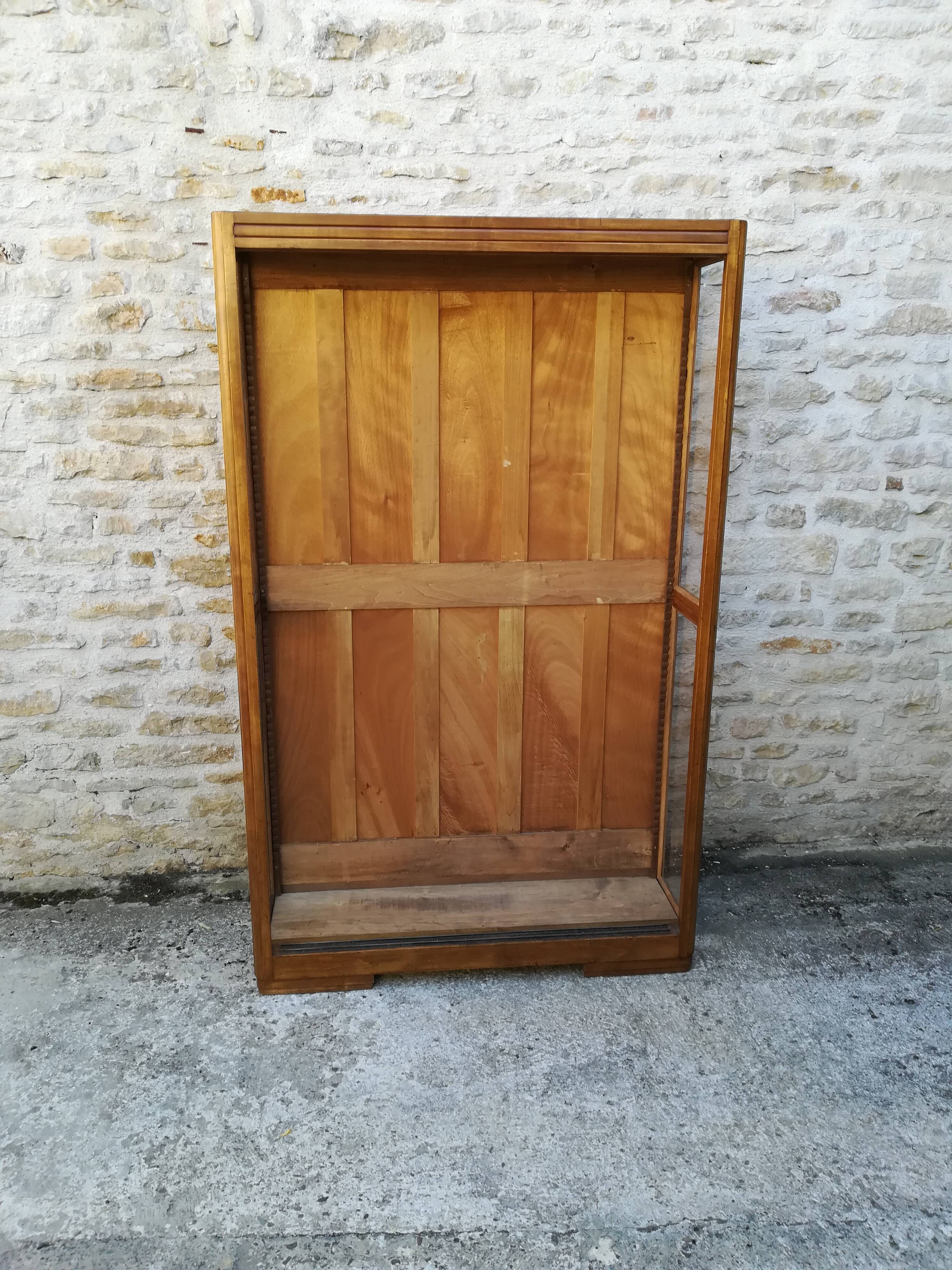 Showcase with two sliding doors