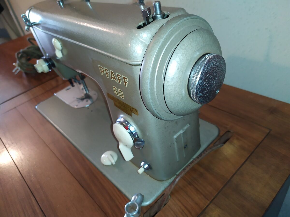Meuble + machine a coudre pfaff 60