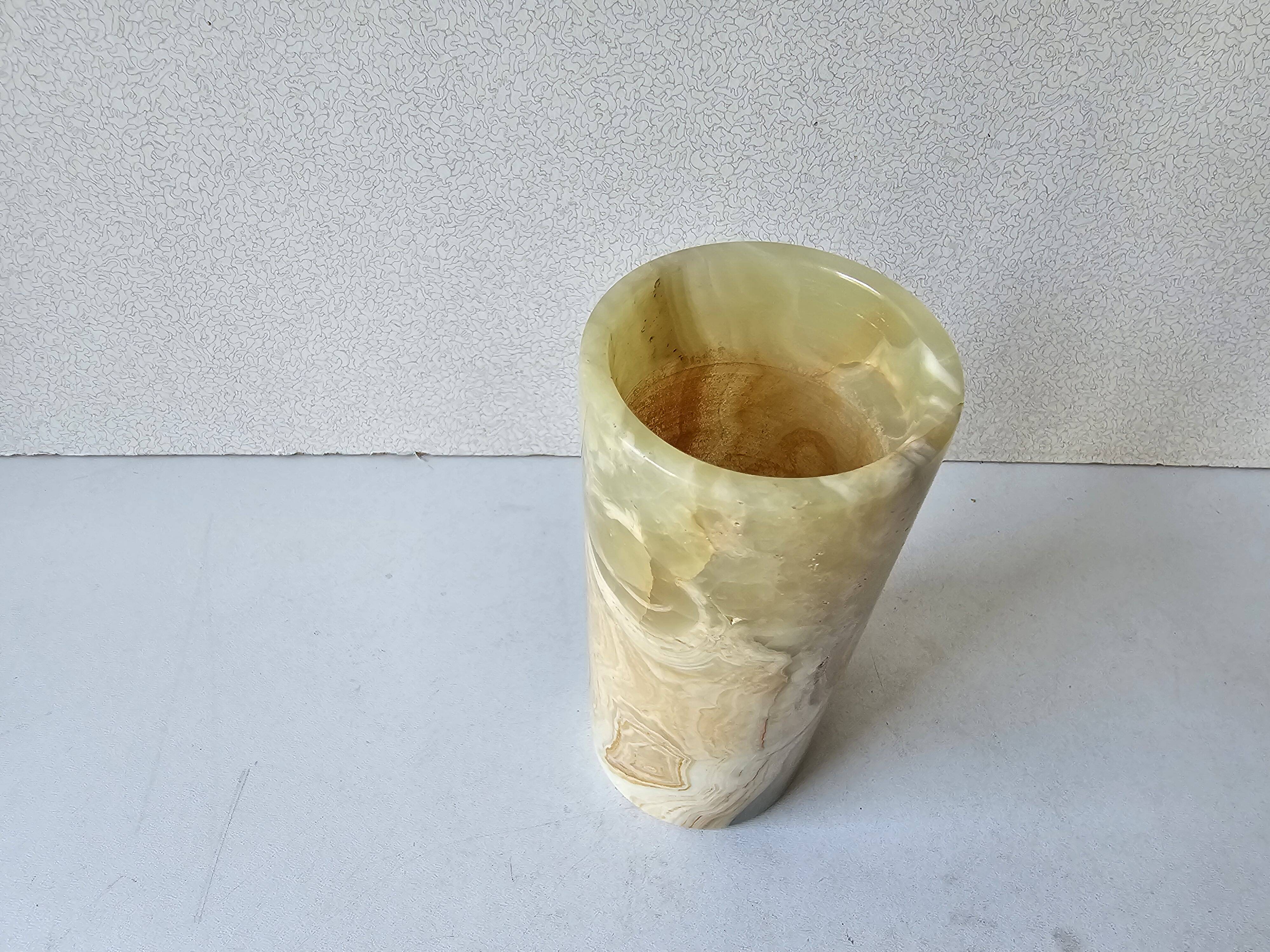 Vintage cylindrical roll vase in Onyx from the 1960s.