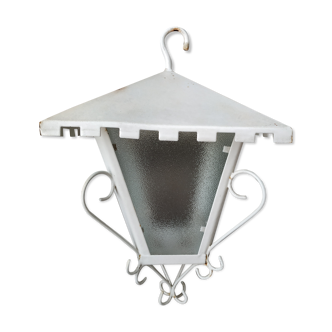 Outdoor lantern