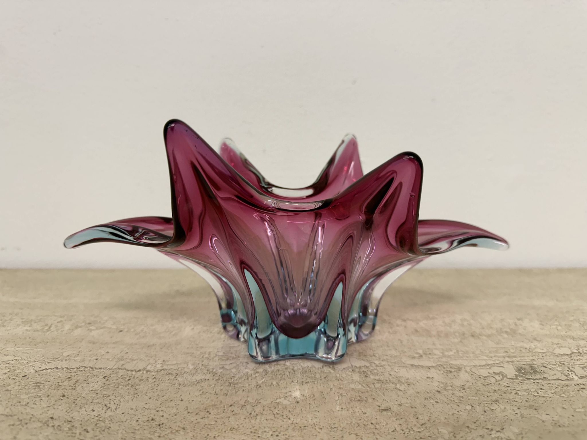 Bol en verre rose de Murano du milieu du siècle, années 1970