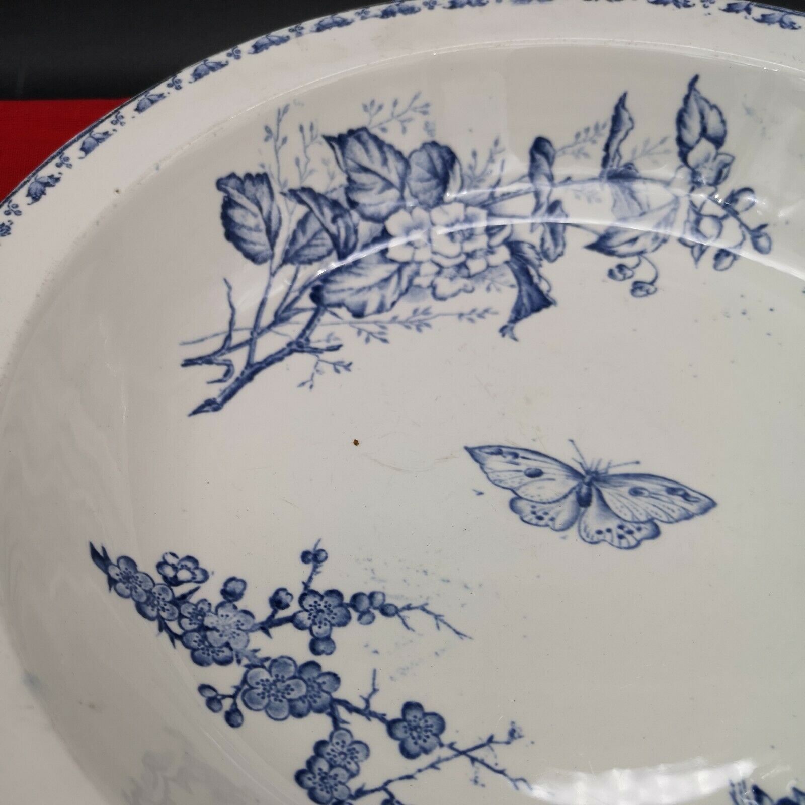 Flat round hollow earthenware Sarreguemines model Carmen Papillon