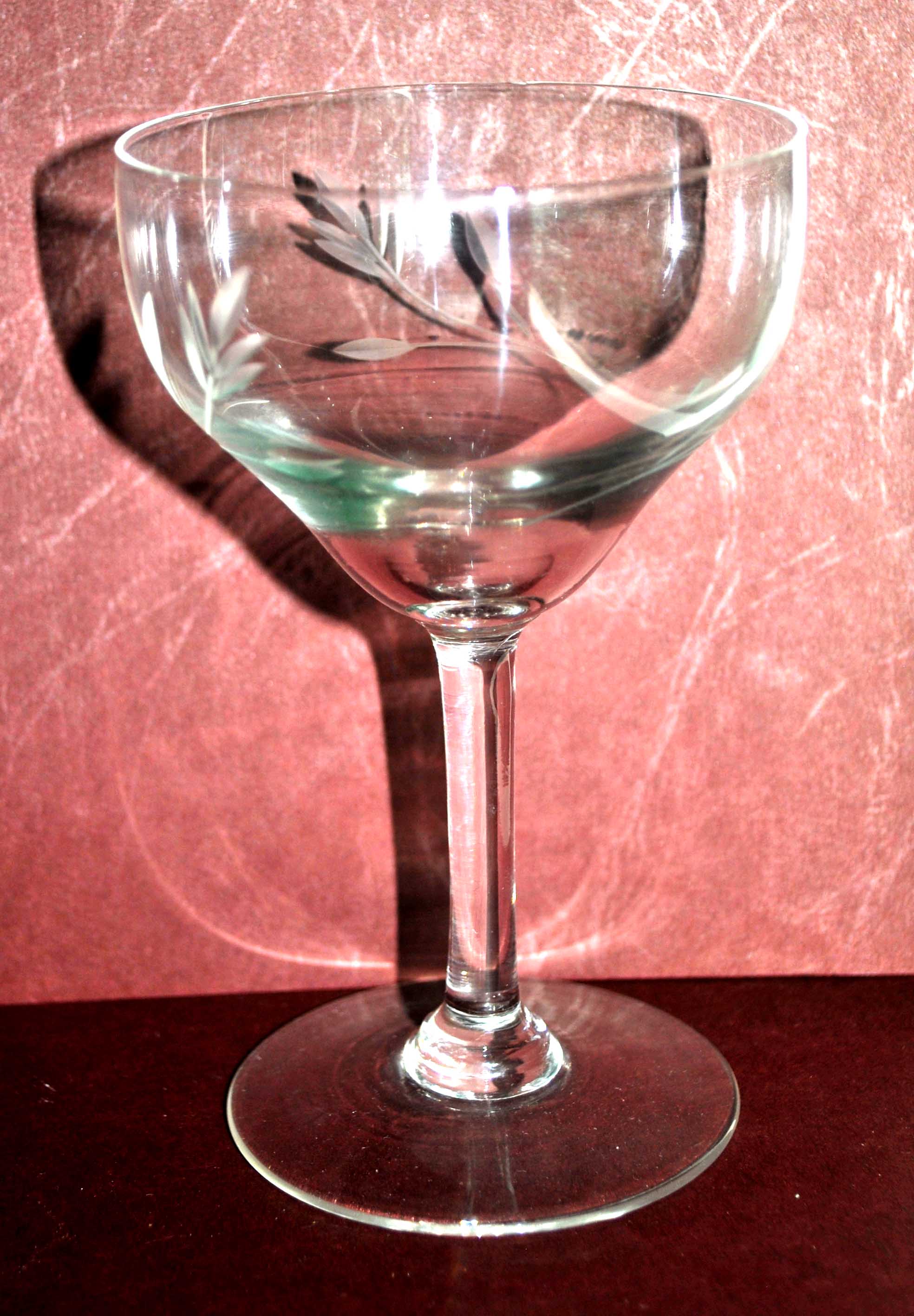 Lot de 6 verres à eau ou vin rouge vintage en  verre soufflé gravé 13.2cm ht