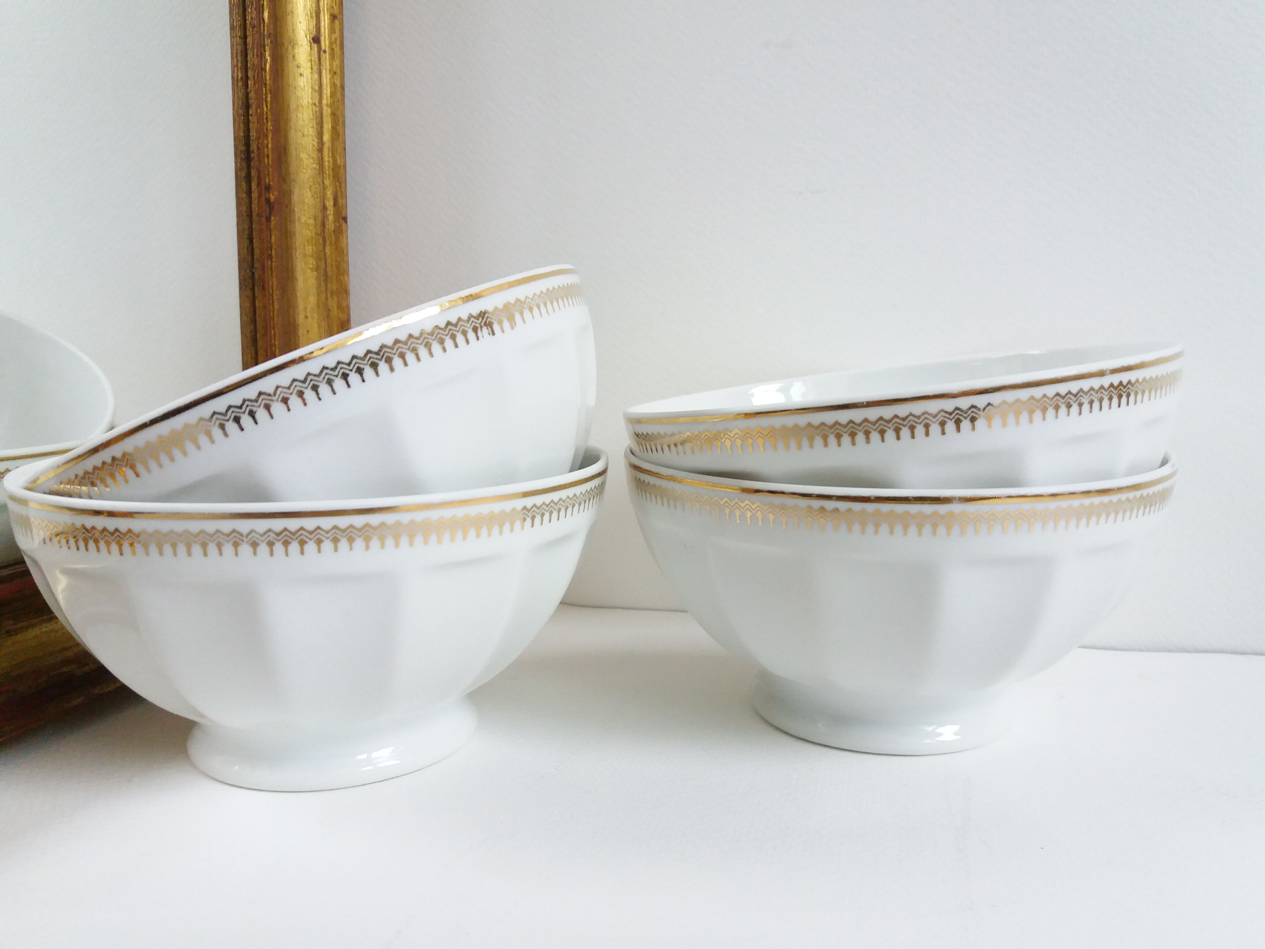 Set 4 old white and gold bowls