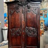 Armoire de mariage normande ancienne. Chêne sculpté.