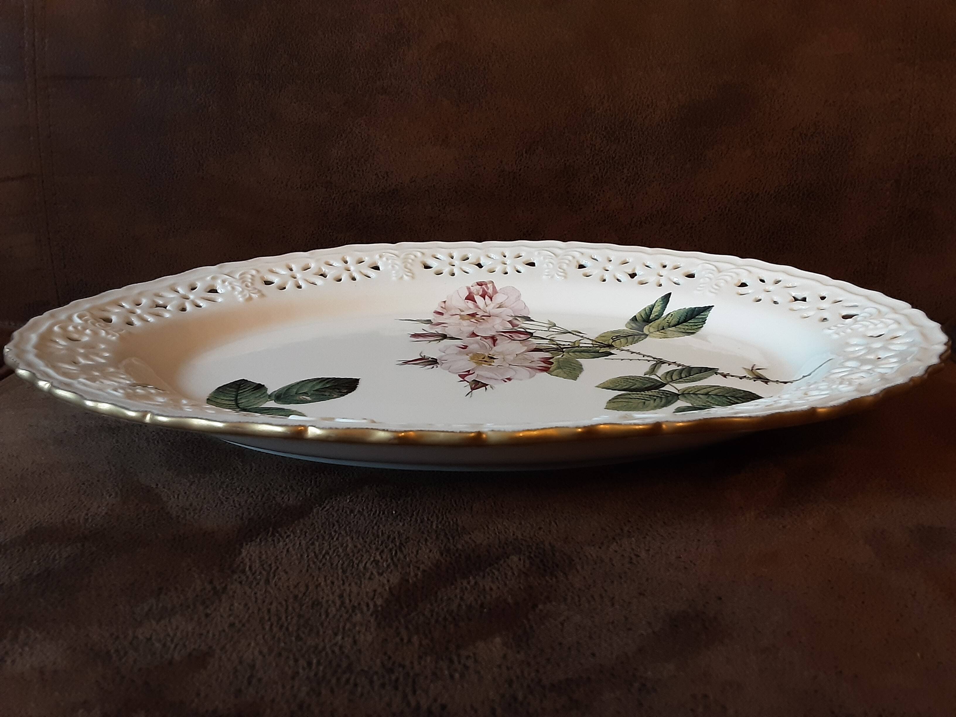 Barbotine style porcelain dish