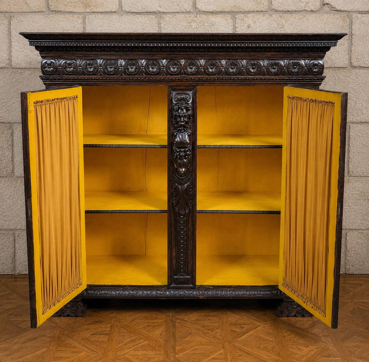 Important carved wooden library in Renaissance style, dating from the 19th century.