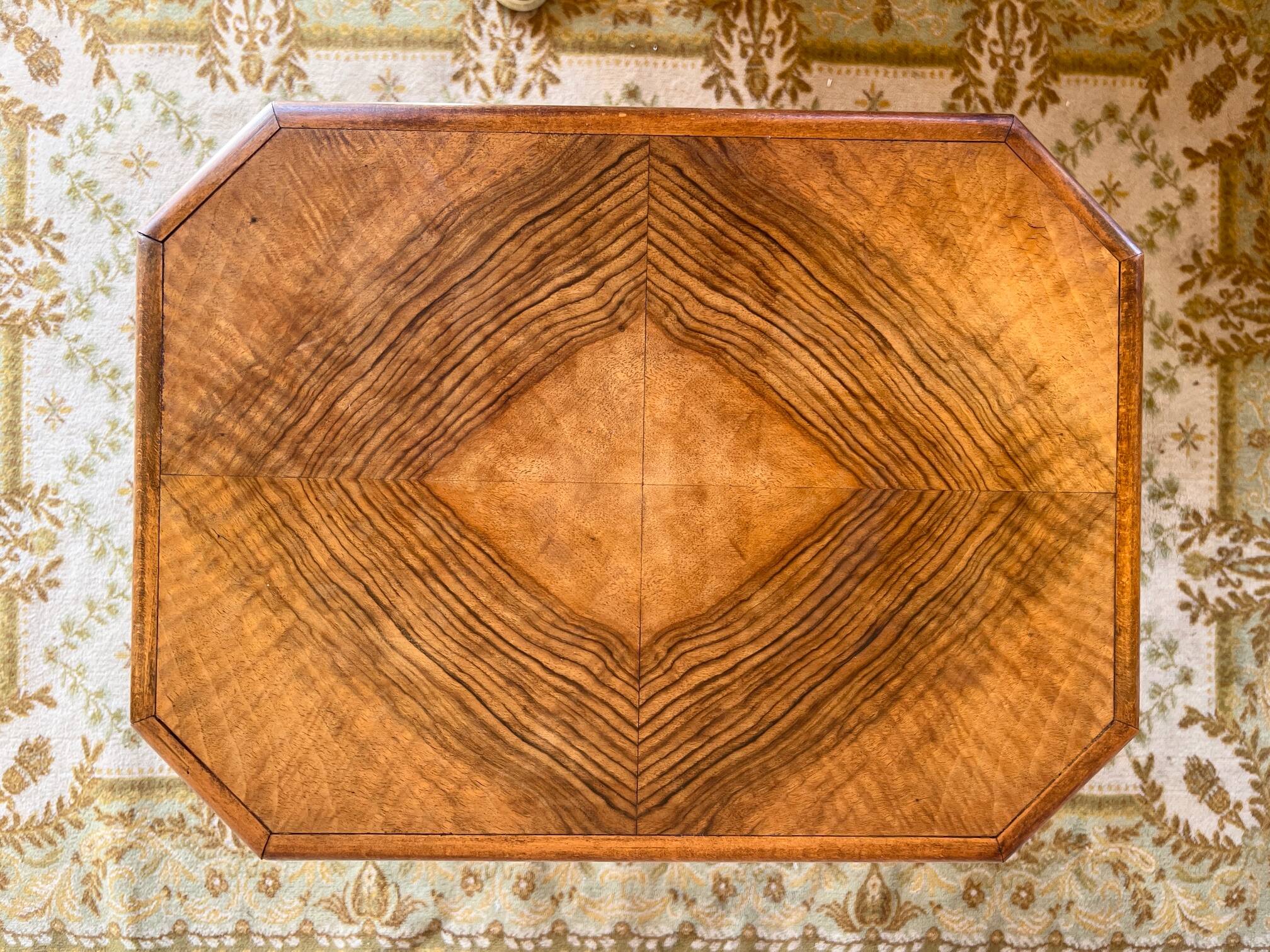 Art Deco side table or serving table in walnut, pedestal table.