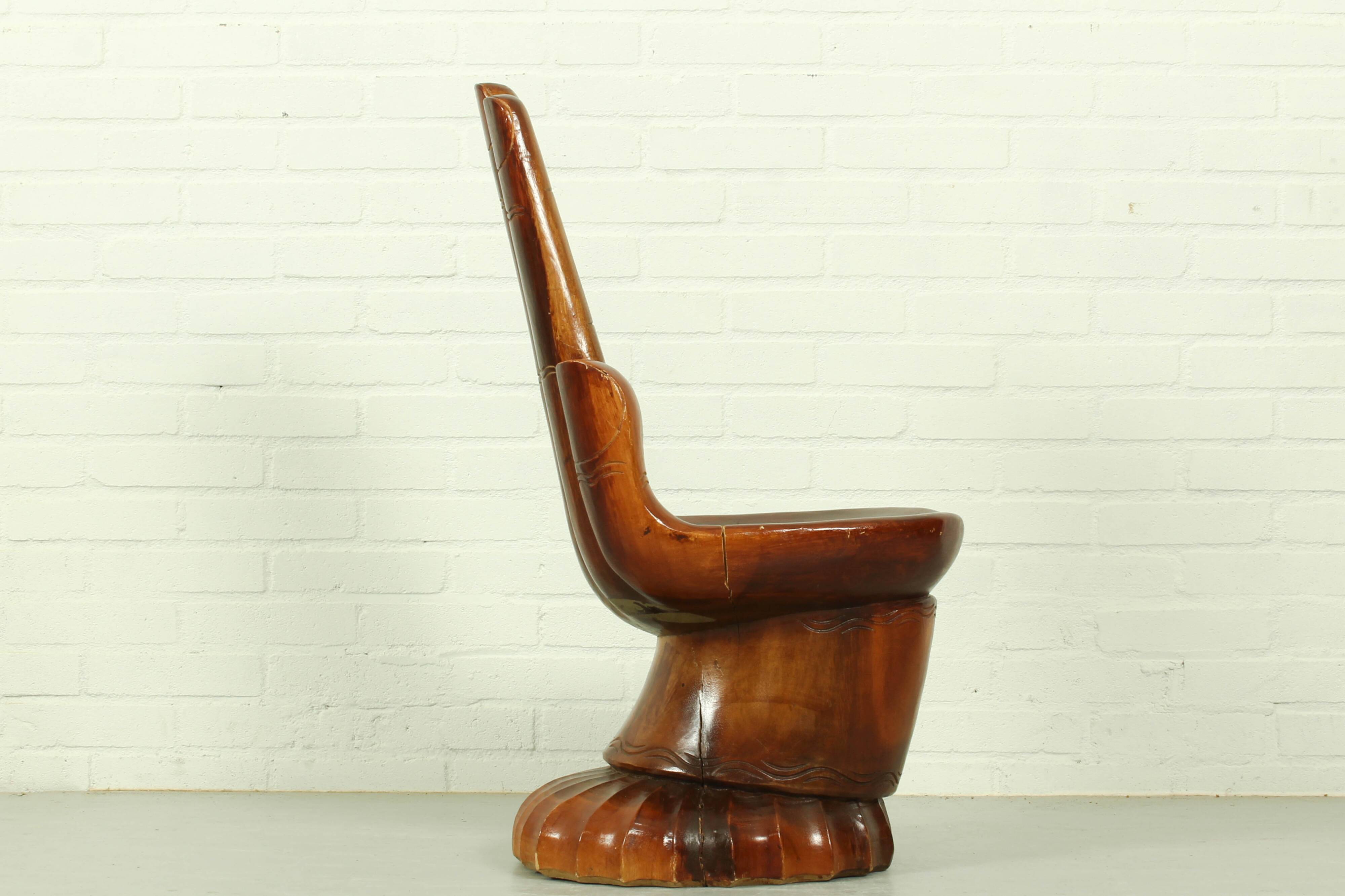 Chaise-main, siège sculptural surréaliste (style années 1970)