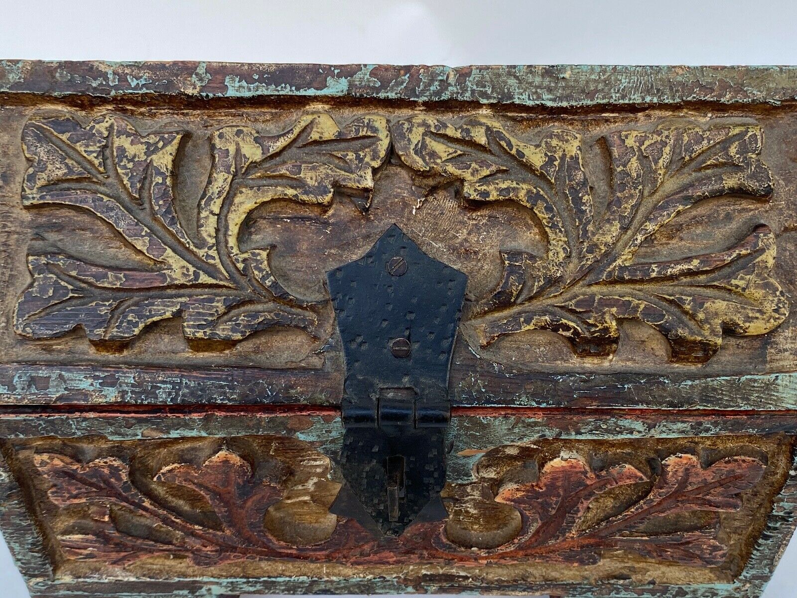 Neoghotic box carved wood inspiration renaissance xx eme polychrome