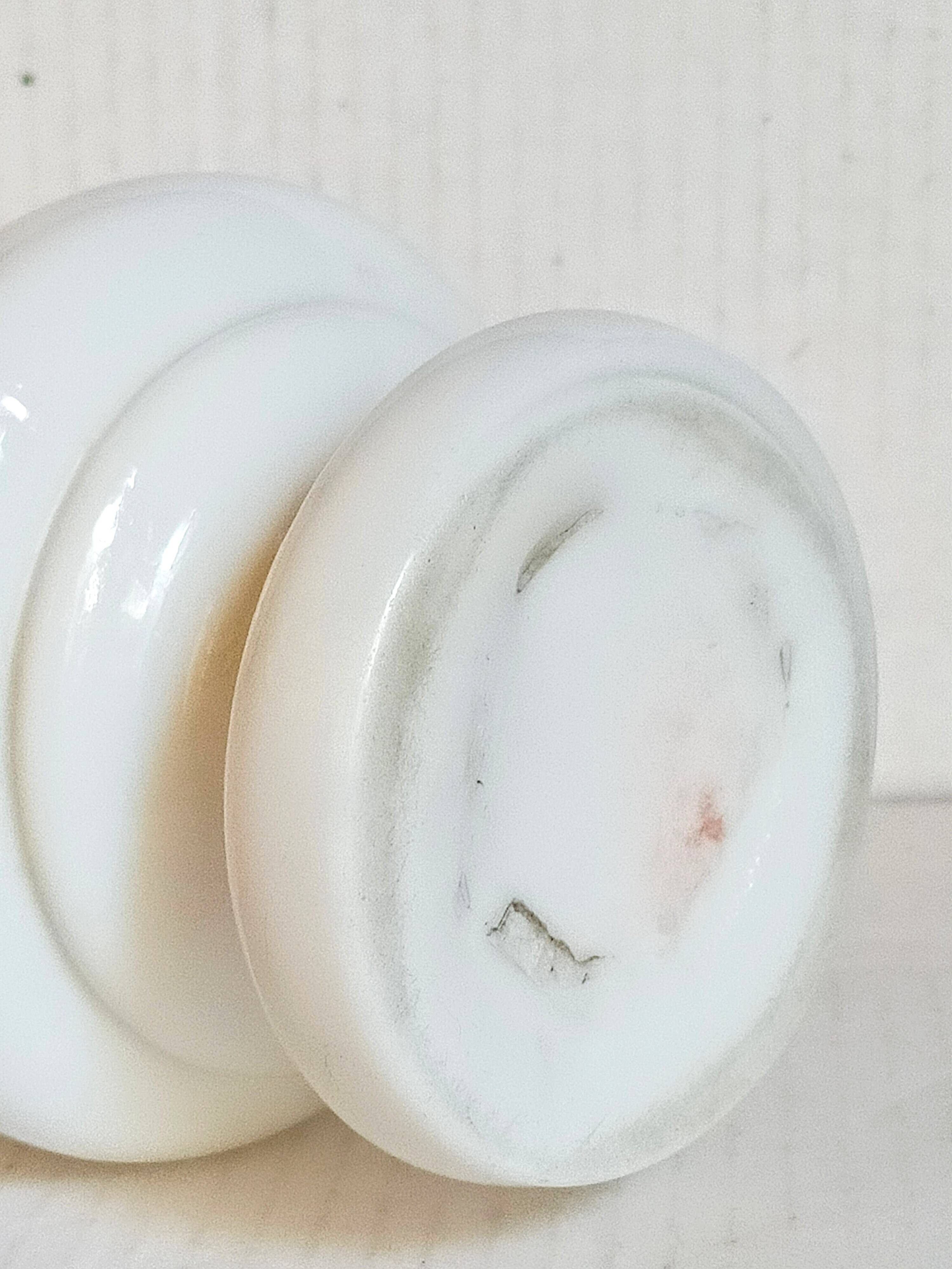 Vase en opaline sur pied début XXème