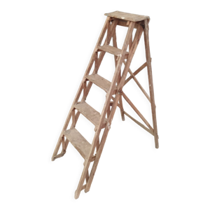 Ancien escabeau en bois