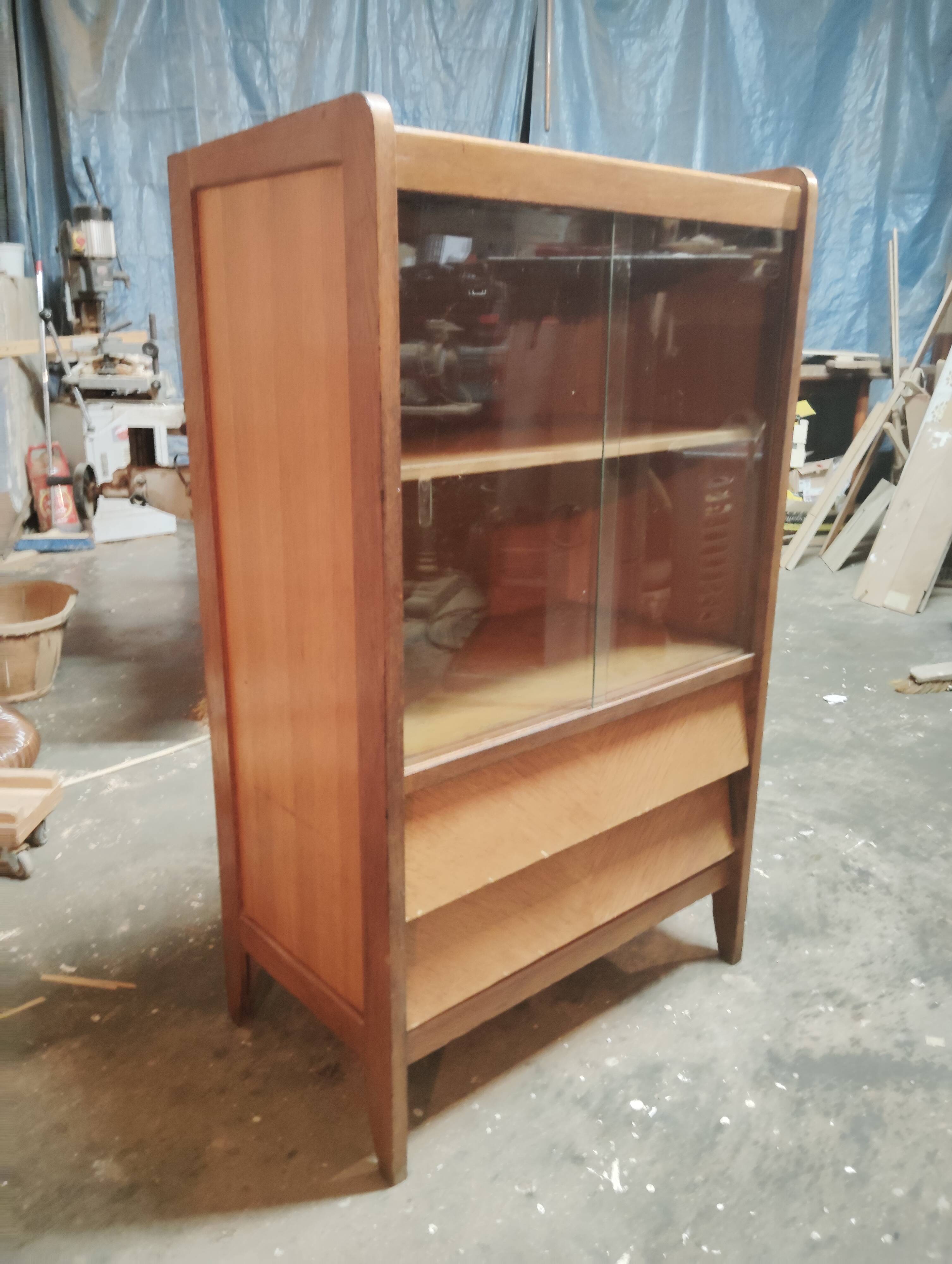 Vintage display cabinet with 2 drawers