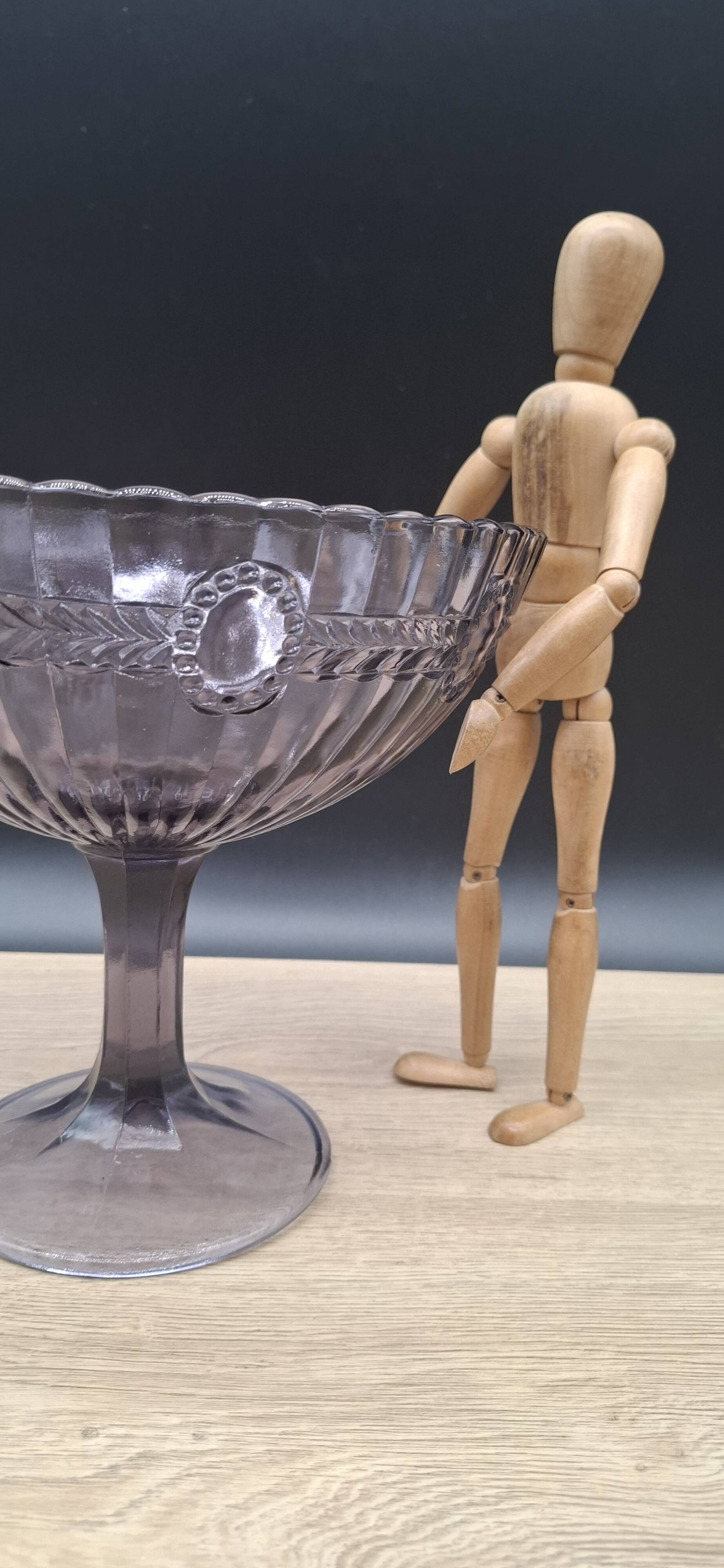 Large purple glass fruit bowl Manage