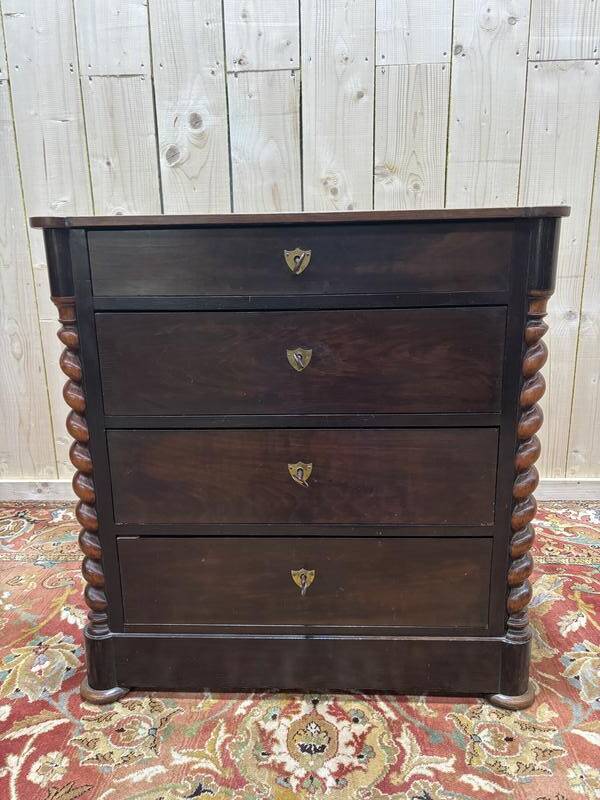 Meuble d’appoint ou commode ouvrant par 4 tiroirs