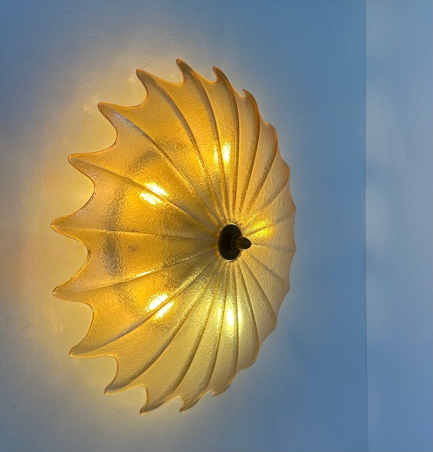 Vintage XL wall lamp, Murano and brass, Italy 1970