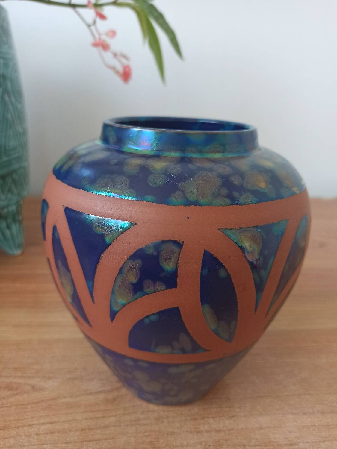 Hand-turned stoneware vase – Iridescent glaze