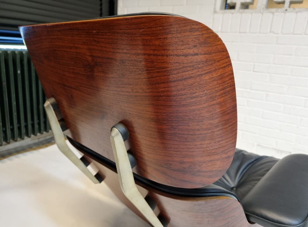 Eames Lounge chair & ottoman by Charles & Ray Eames for Herman Miller