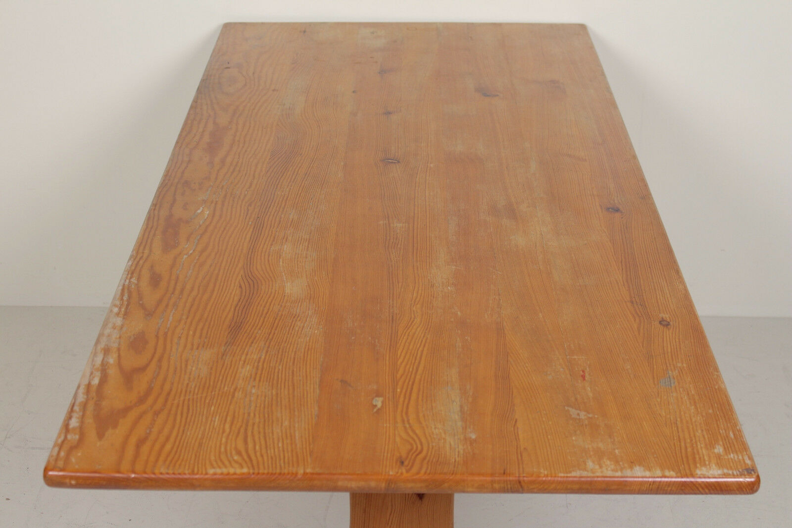 Dining table and 5 chairs of vintage Ercol pine refectory