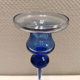 Holmegaard, suite de deux bougeoirs, modèle Cassiopeia en verre bleu saphir.