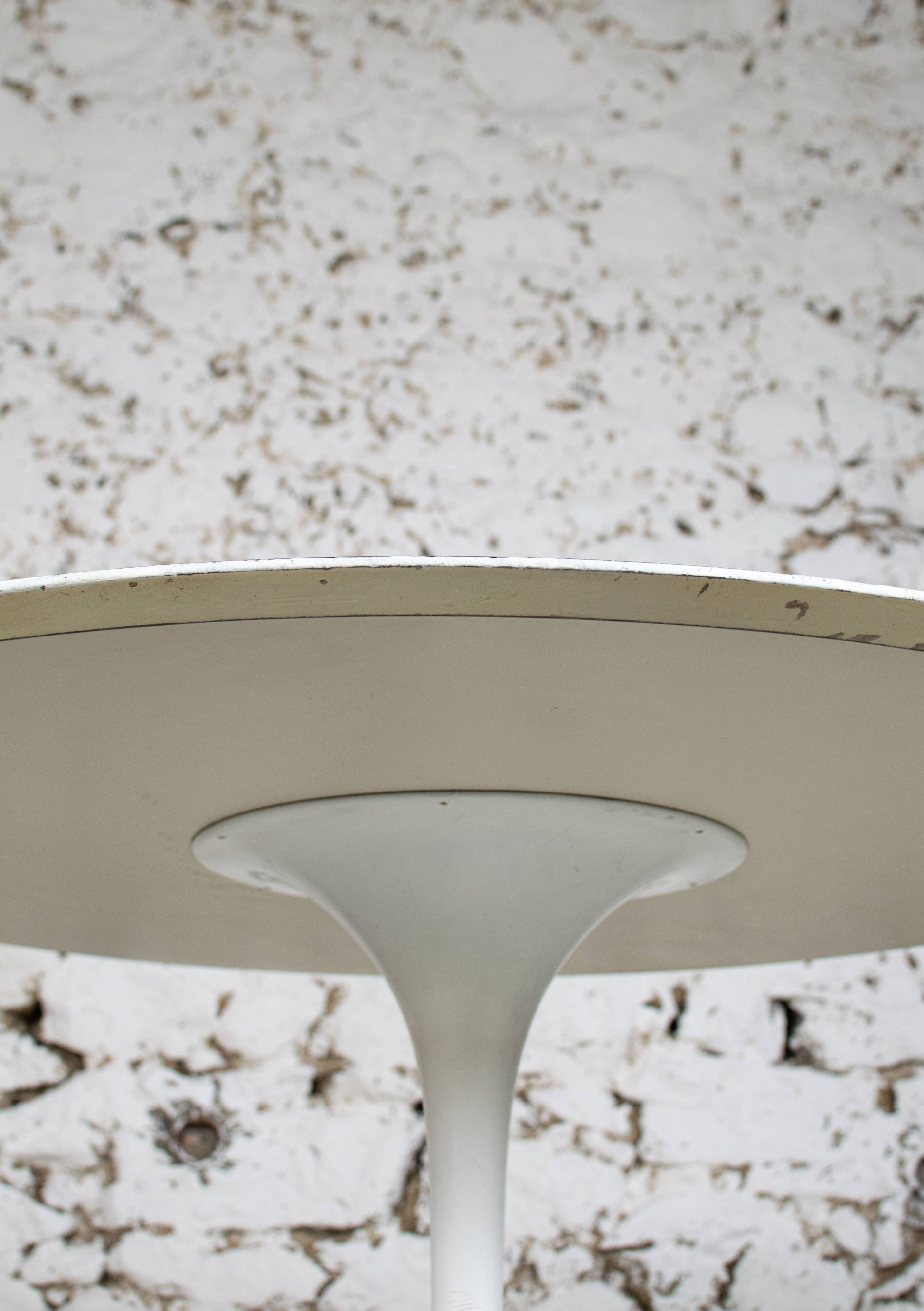 Vintage tulip table 1970