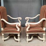 Paire de fauteuils style regence