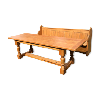 Table de salle à manger en bois et son banc d'église
