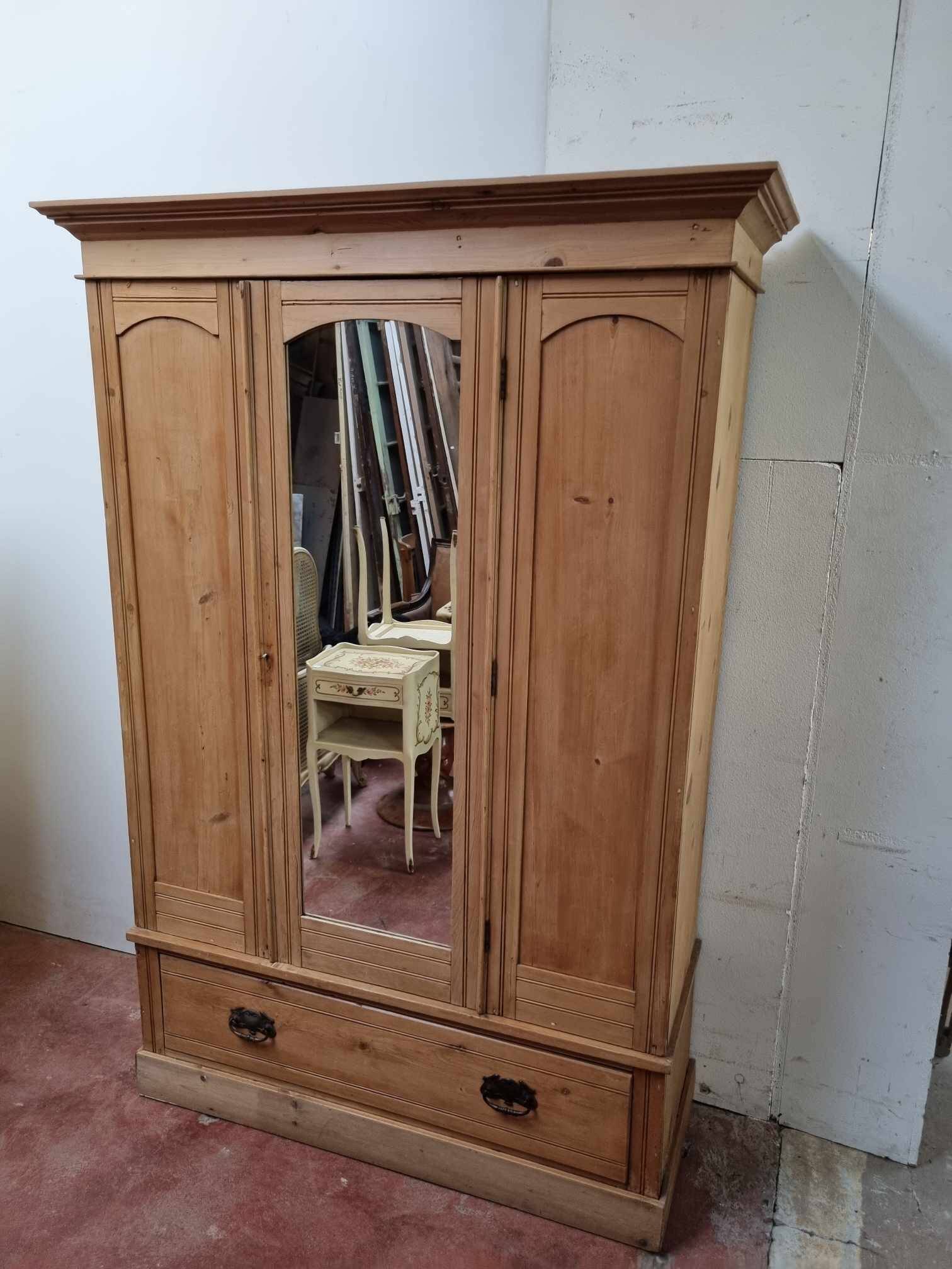 Armoire anglaise en pin