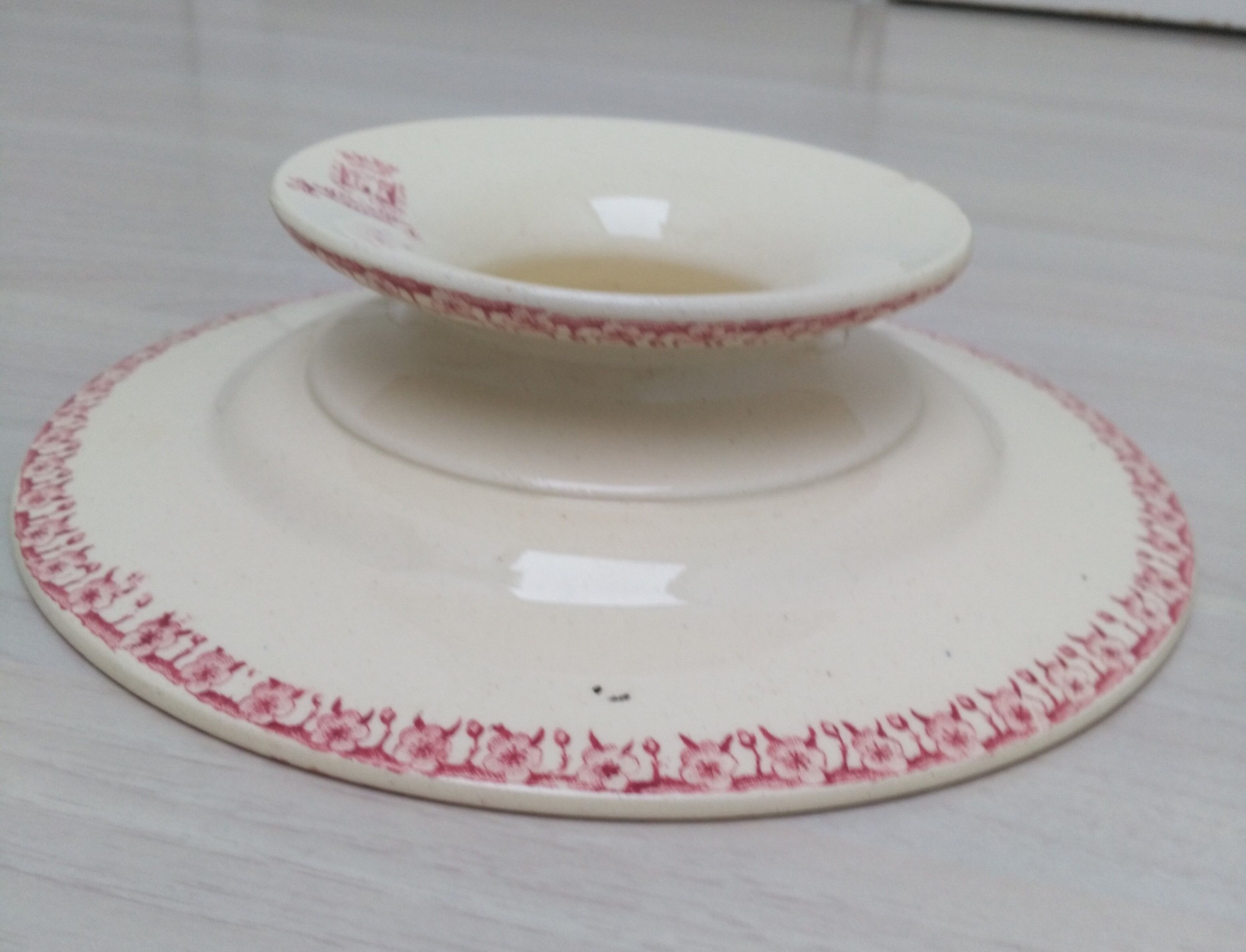 Cake dish on foot in iron earth of Gien model Pink hawthorn