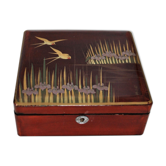 Japanese jewelry box nineteenth hiramaki lacquer