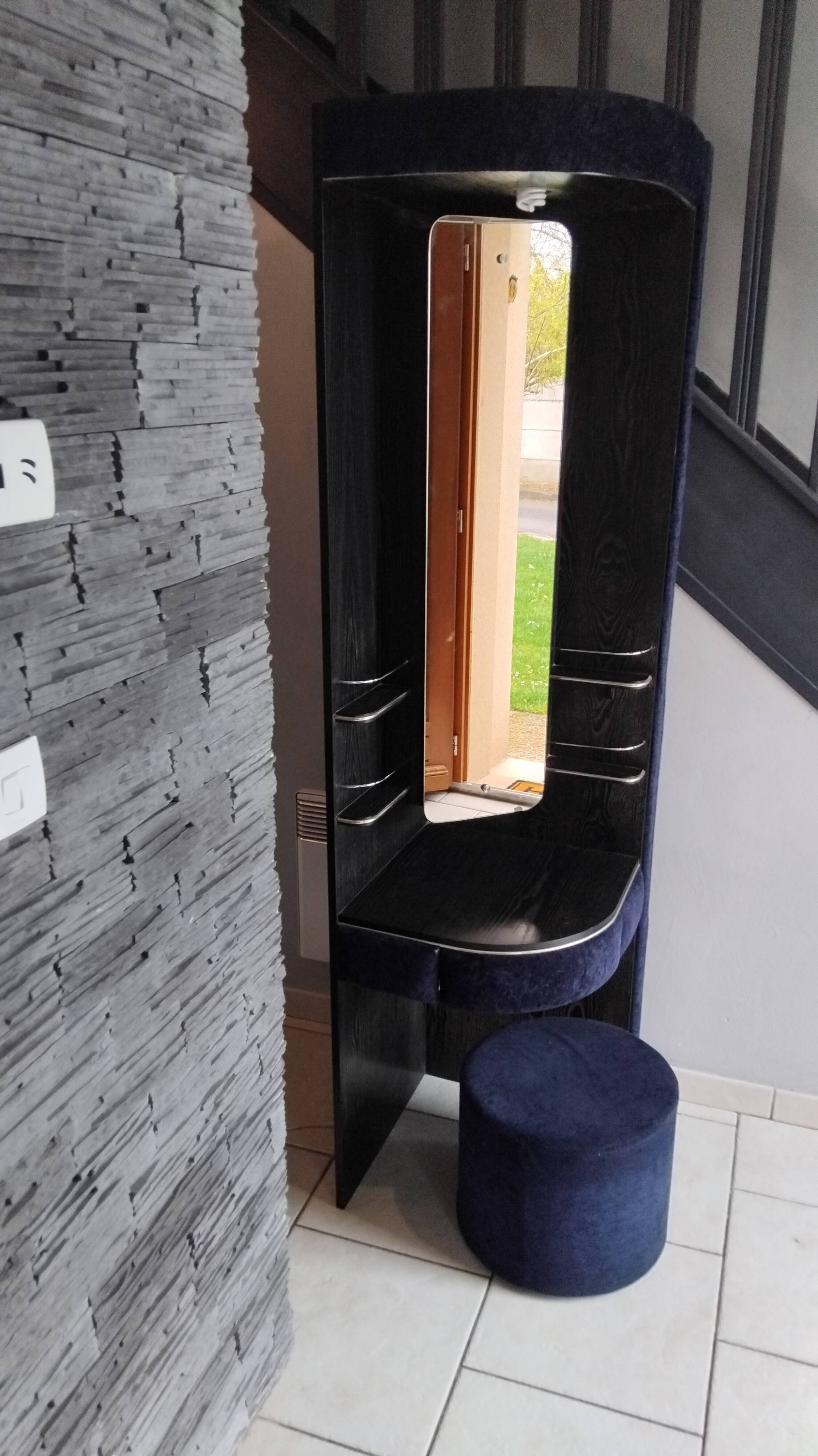 Vintage corner hairdresser from the 70s.