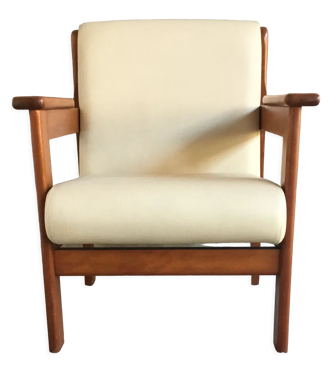 Fauteuil blanc à accoudoirs structure en pin vernis