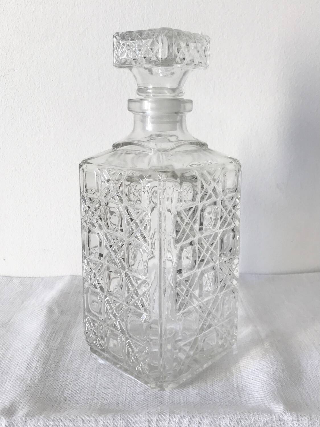 Glass whiskey decanter