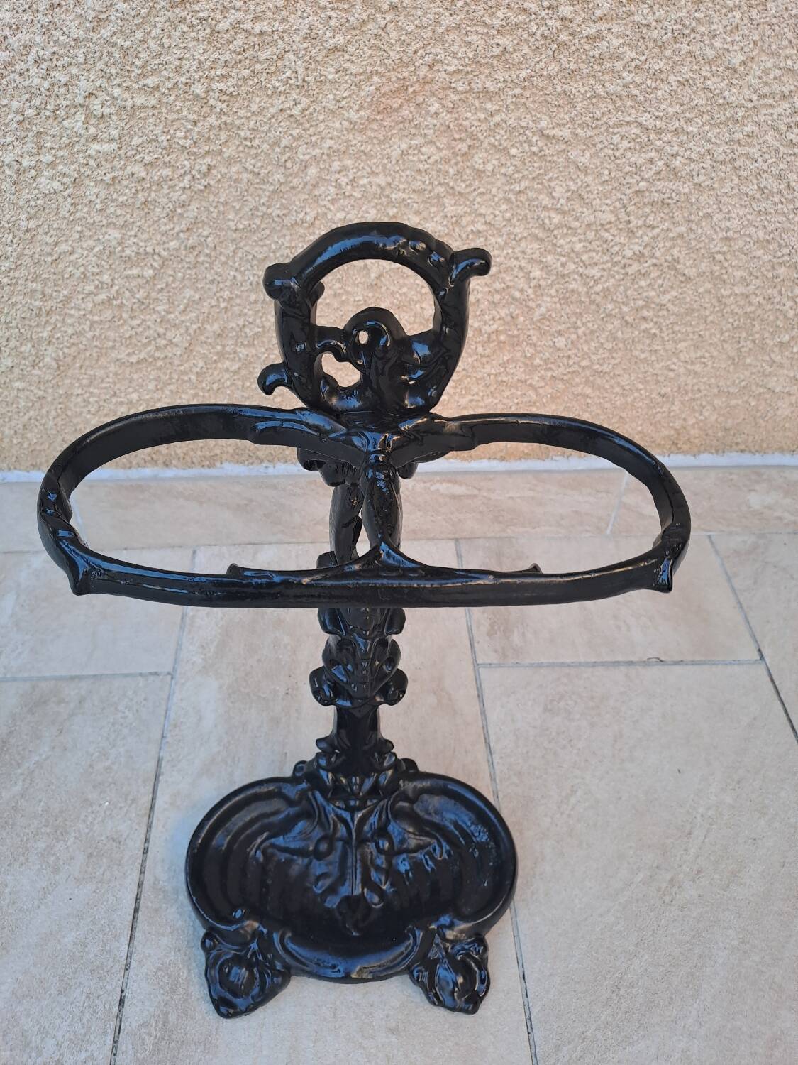 Cast iron umbrella stand