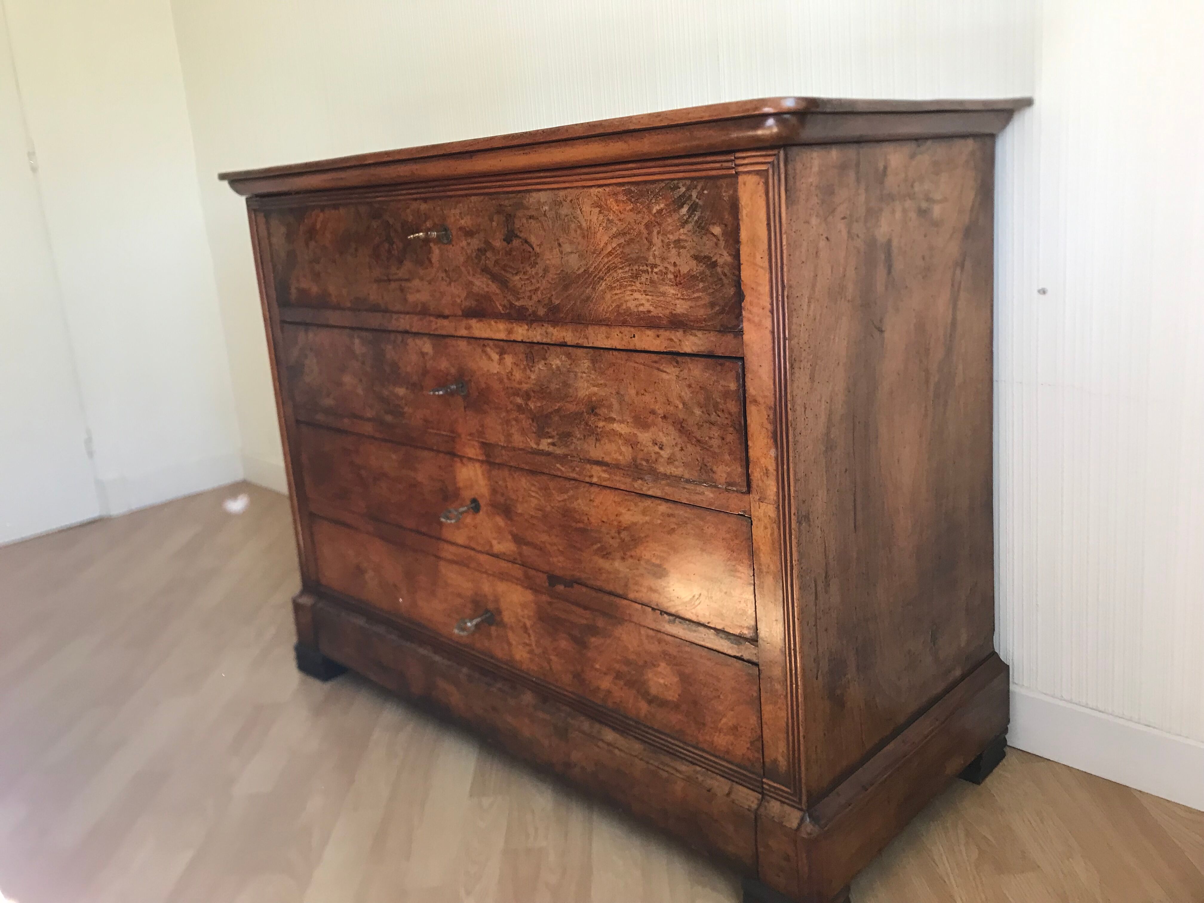 Convenient secretary