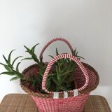 Basket wicker and typical of the 1970s scoubidou