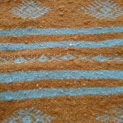 Tapis berbère marron et bleu 118 x 61 cm
