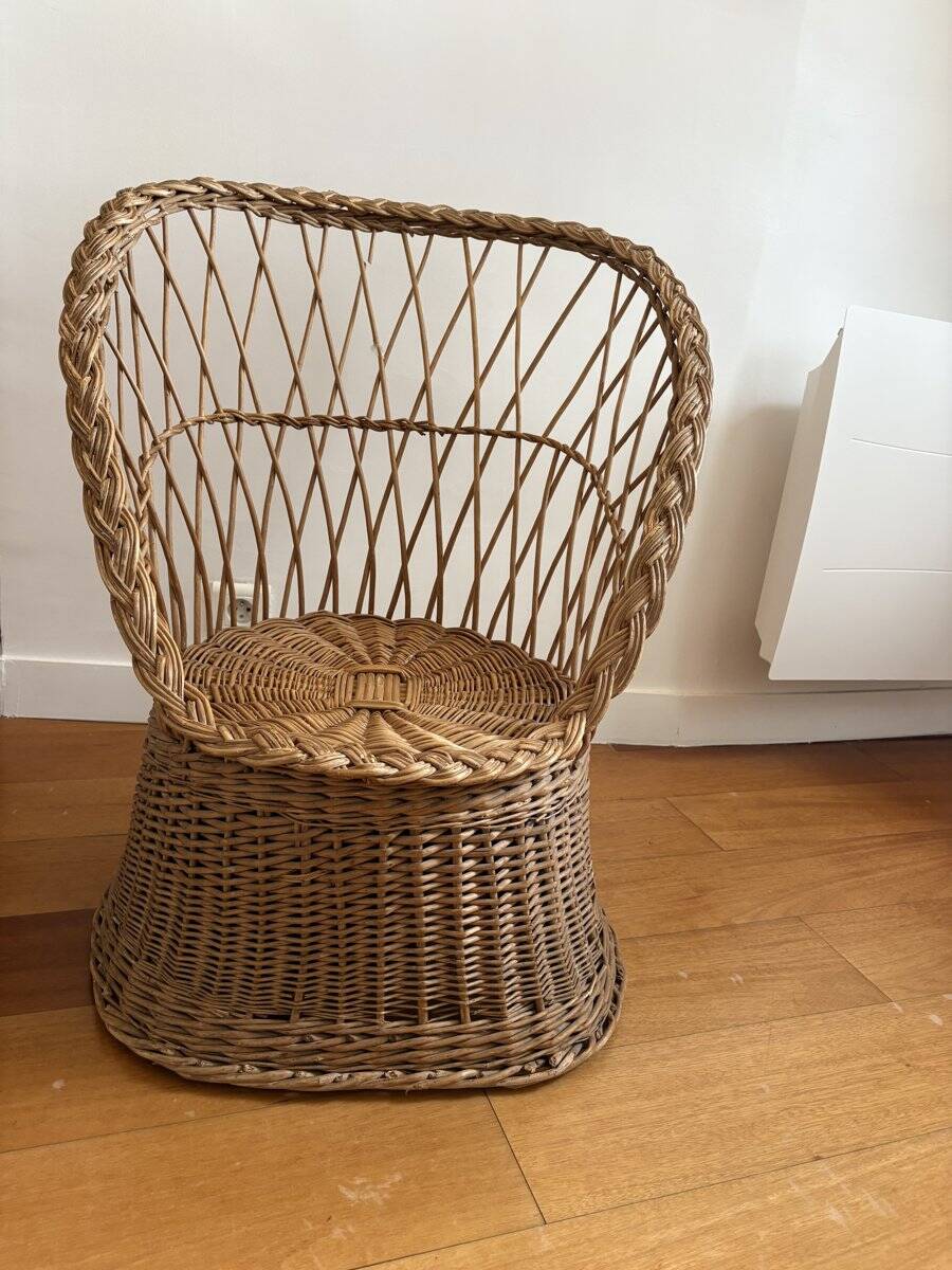 Chaise corbeille en rotin tressé