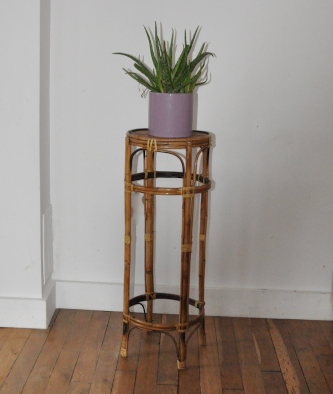 Hot seat in rattan and wicker