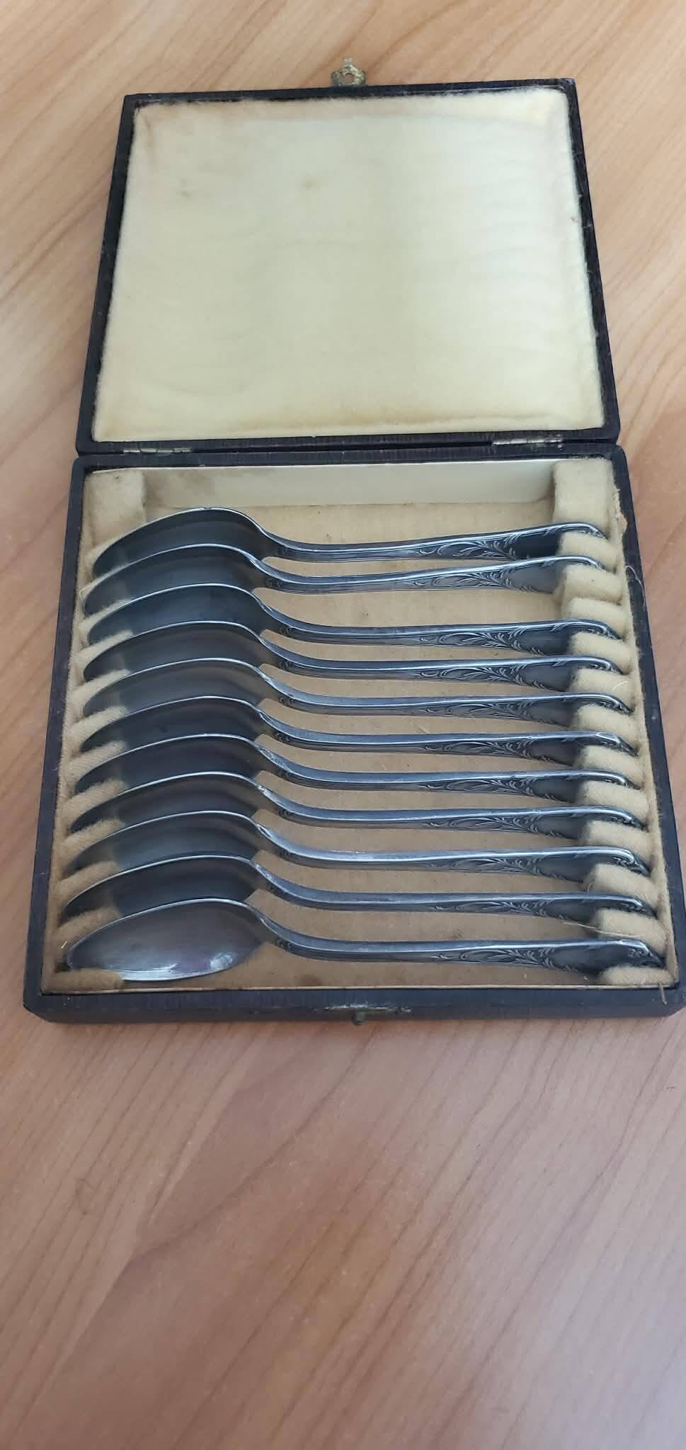 Many silver-plated metal teaspoons.