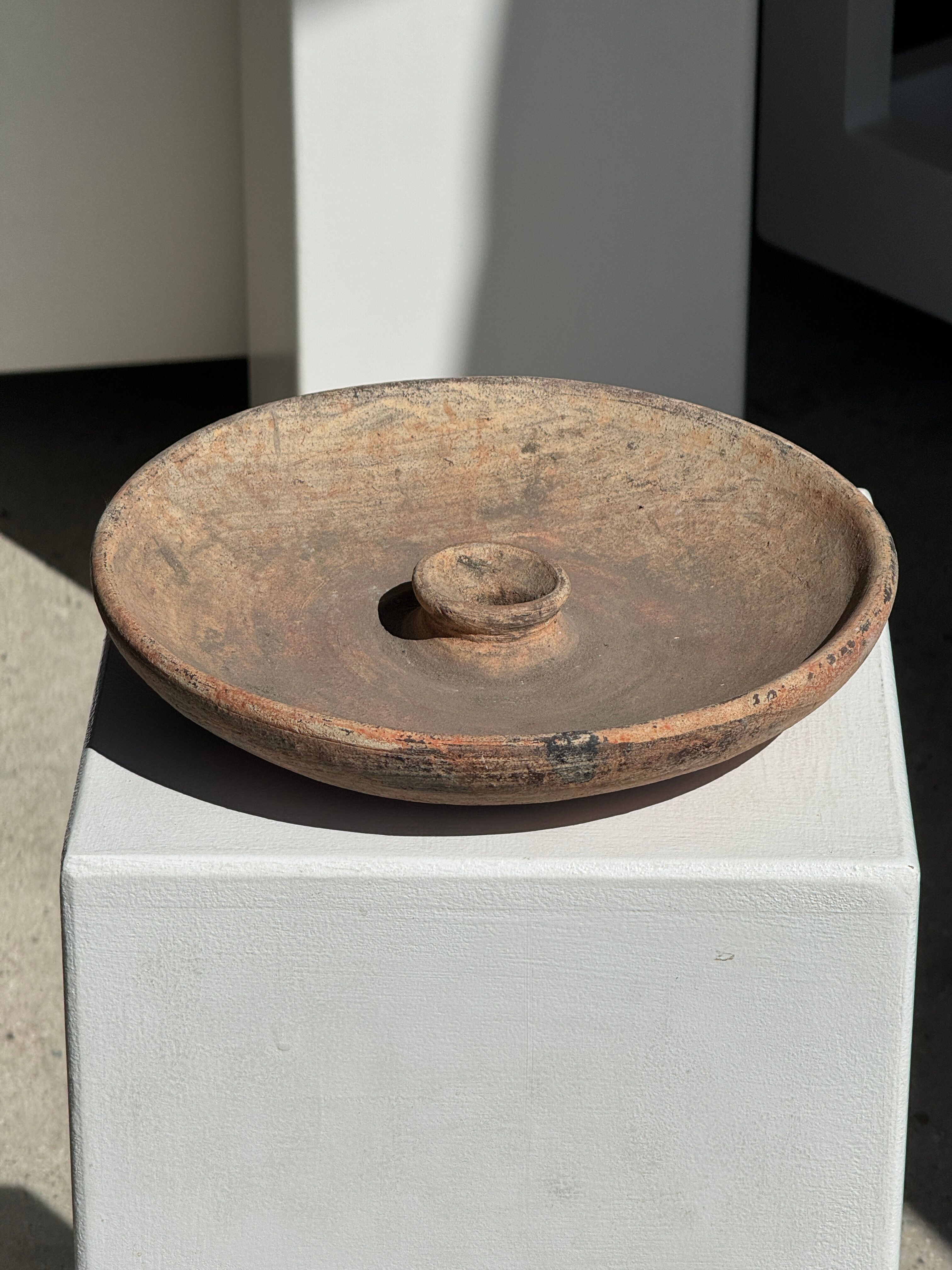 Artisanal dish in ancient Indonesian terracotta D24 H5